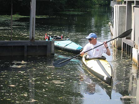 Einfahrt in eine Schleuse